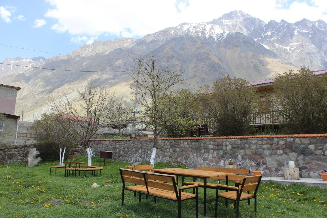 Hotel Golden Star Kazbegi Exterior foto